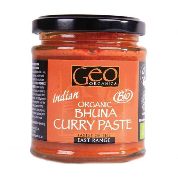 Bloc de noix de coco crémeux de KTC. Cette viande de noix de coco pure peut être utilisée pour ajouter de la saveur et une consistance crémeuse aux currys et aux sauces, elle est également très utile dans les gâteaux et les biscuits.