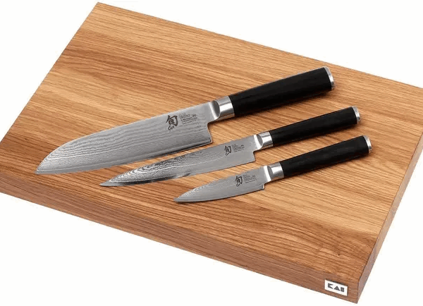 Ensemble de trois couteaux Kai Shun Classic avec planche à découper