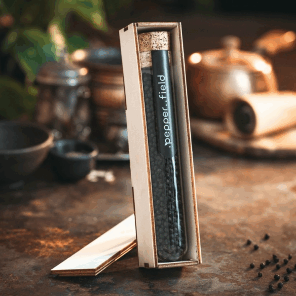 Poivre noir de Kampot - grand tube à essai en verre de 75g dans un coffret en bois