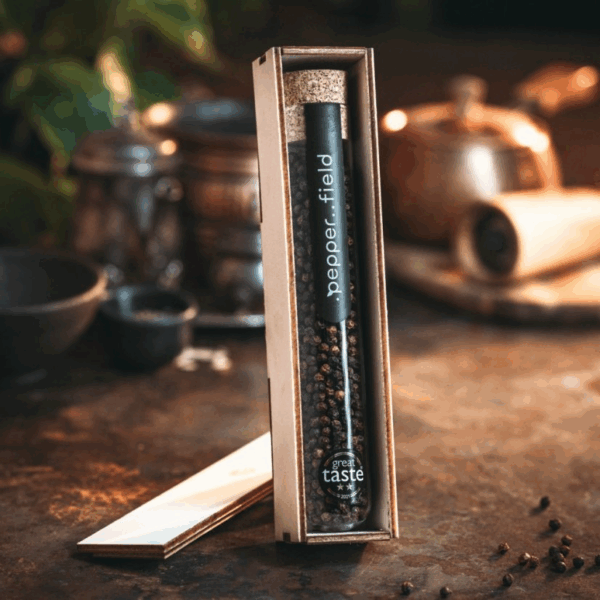 Poivre de Kampot rouge foncé - Grand tube à essai de 75g dans un coffret en bois
