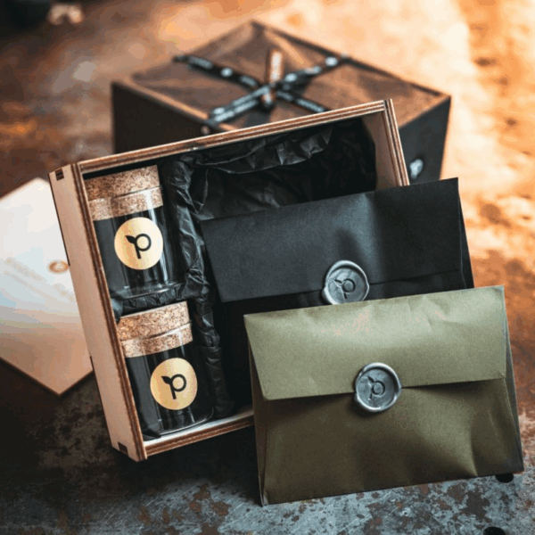 Coffret cadeau avec deux poivres frais de Kampot - Fermentés et verts (2x40g) avec 2 pots en verre