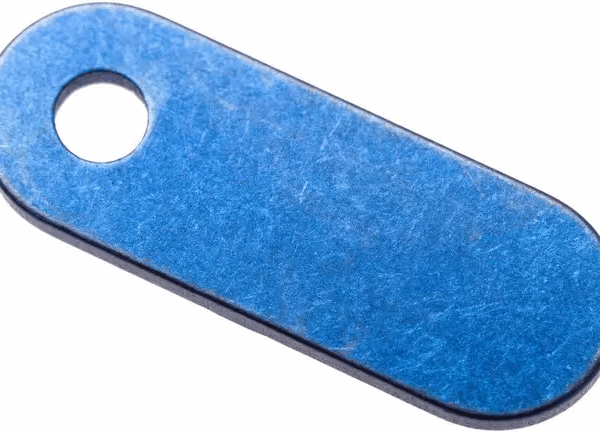 Rick Hinderer One Hole Filler Tab Titanium, bleu délavé