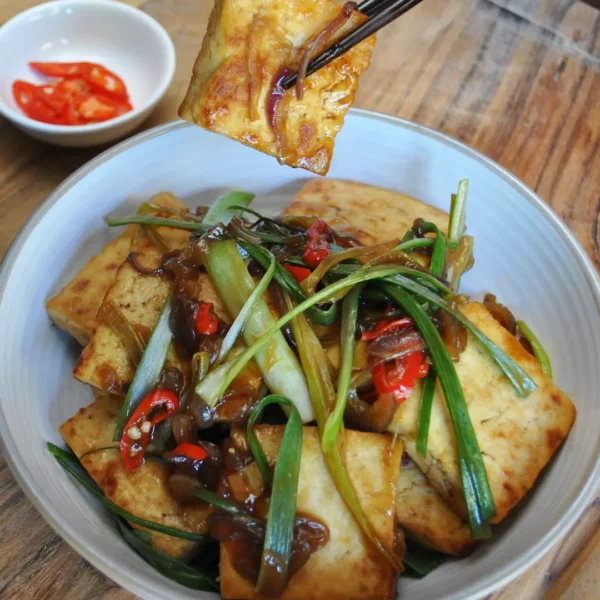 Crispy Pan-Fried Tofu with Sauce