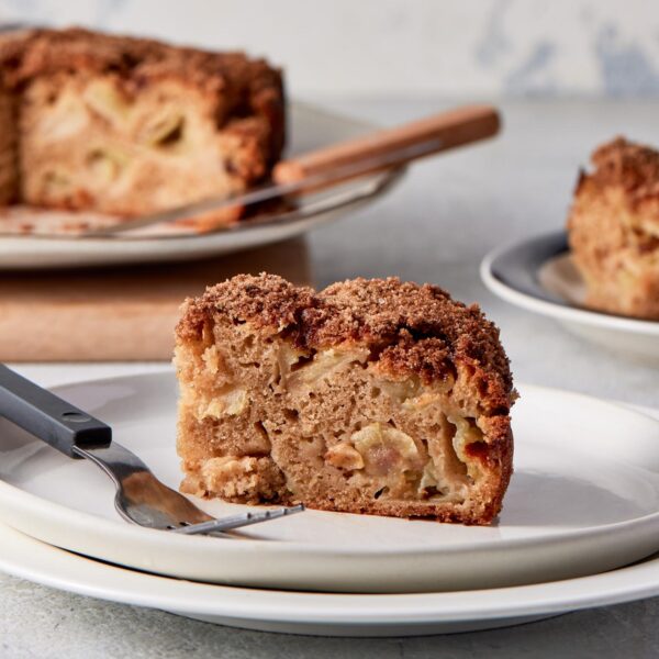 Simple Apple Cinnamon Cake