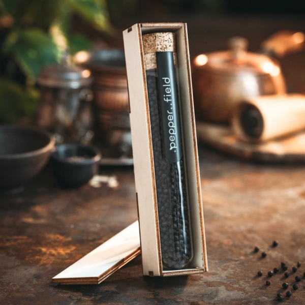 Poivre noir de Kampot - grand tube à essai en verre de 75g dans un coffret en bois
