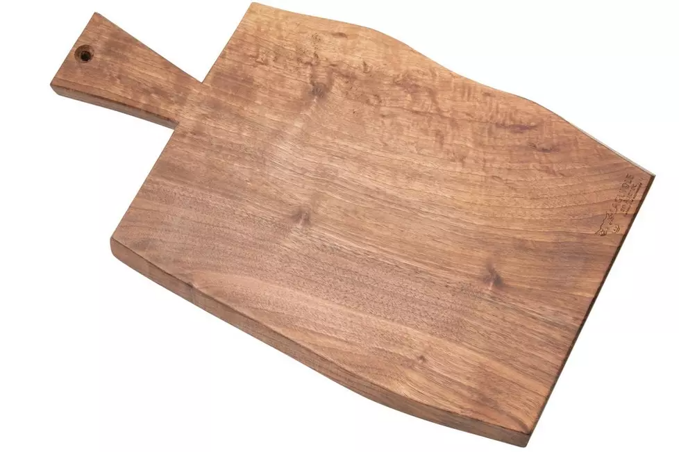 Planche à découper Laguiole en Aubrac bois de noyer, medium